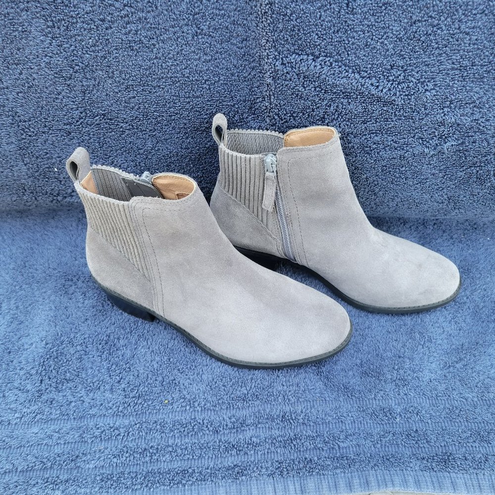 Vionic Suede Booties (Size 7)